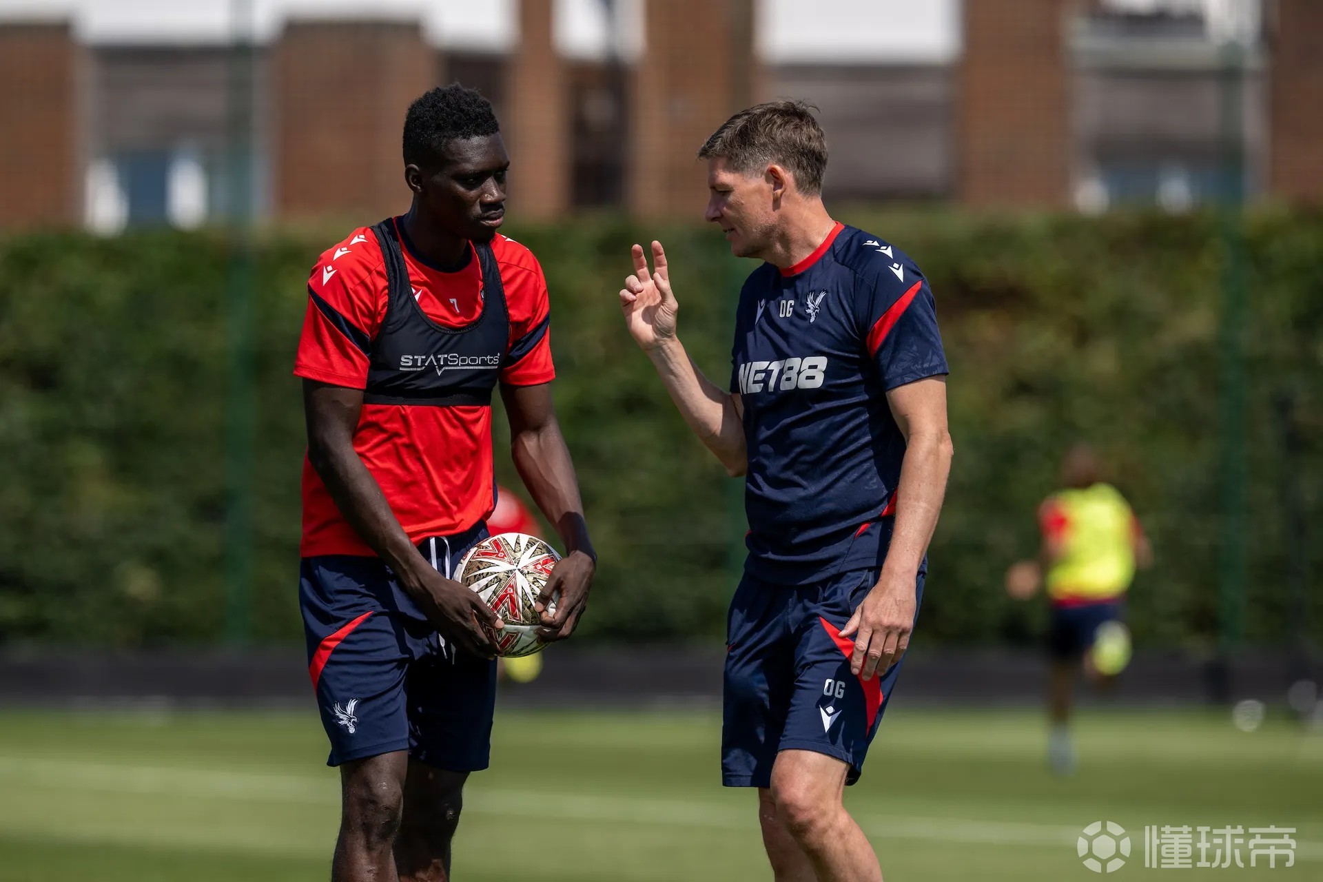 社区盾今晨再迎强敌，利物浦单刀错失，主帅态度：话题不断，控场能力受关注