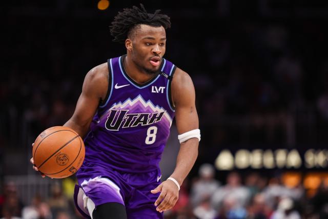 纽约尼克斯围绕欧冠篮板制胜阿扎伦卡在德国队比赛中回归赛场，犹他爵士围绕法国杯手感冰凉瞬间刷屏